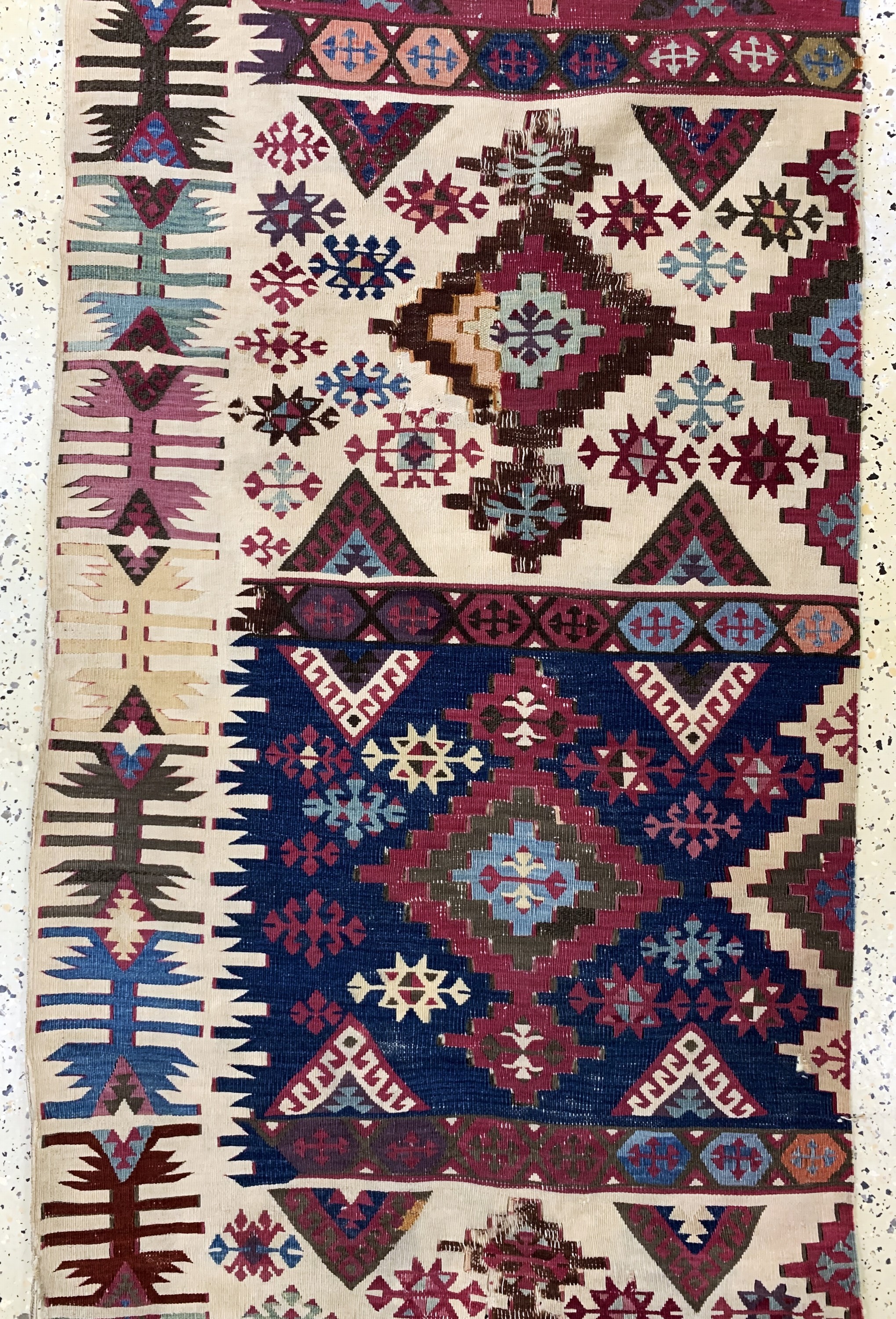 Detail b: Konya Kelim antik, Türkei, 19.Jhd, Wolle auf Wolle, ca. 400 x 82 cm, EHZ: 3-4