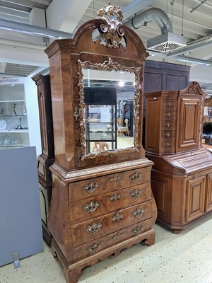 26976793a - Aufsatzkommode, Rokoko, wohl Schleswig -Holstein, um 1760, Nußbaumfurnier, in der ...