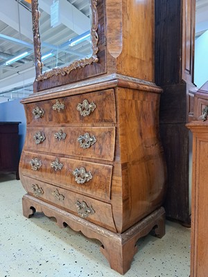 26976793f - Aufsatzkommode, Rokoko, wohl Schleswig -Holstein, um 1760, Nußbaumfurnier, in der ...