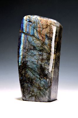 Image 26976799 - Labradorit in Freiform, aufrechte Form, geschliffen und poliert, blau-orange ...