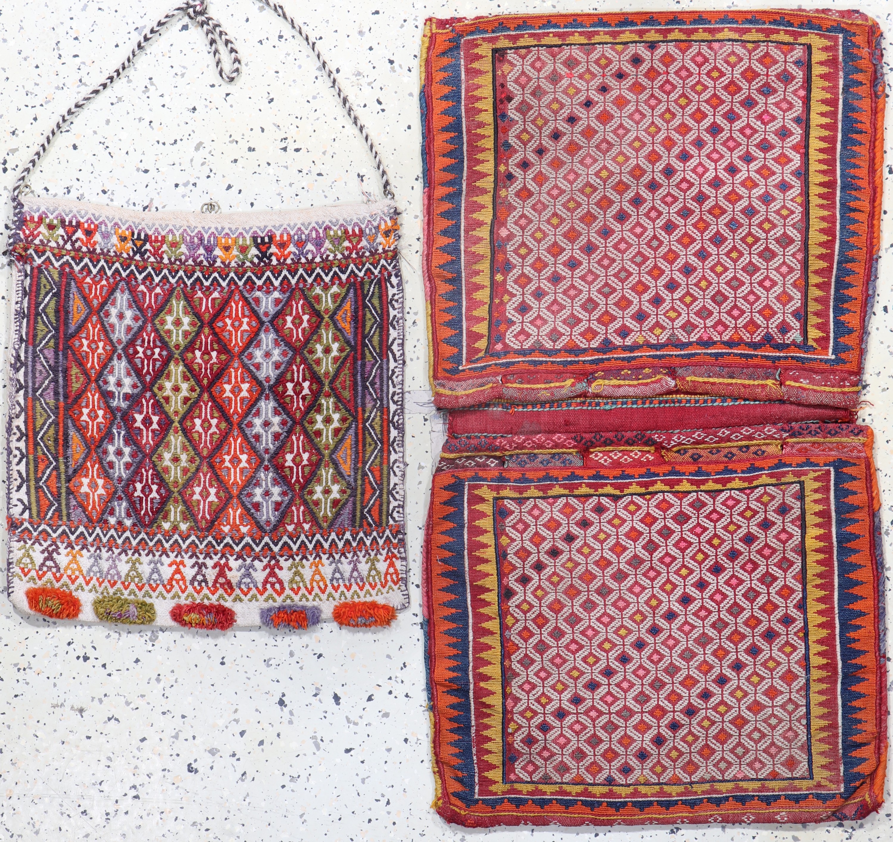 2 Sumakh Taschen, Türkei, Mitte 20.Jhd, Wolle auf Wolle, ca. 105 x 58 cm & ca. 54 x 50 cm, EHZ: 2