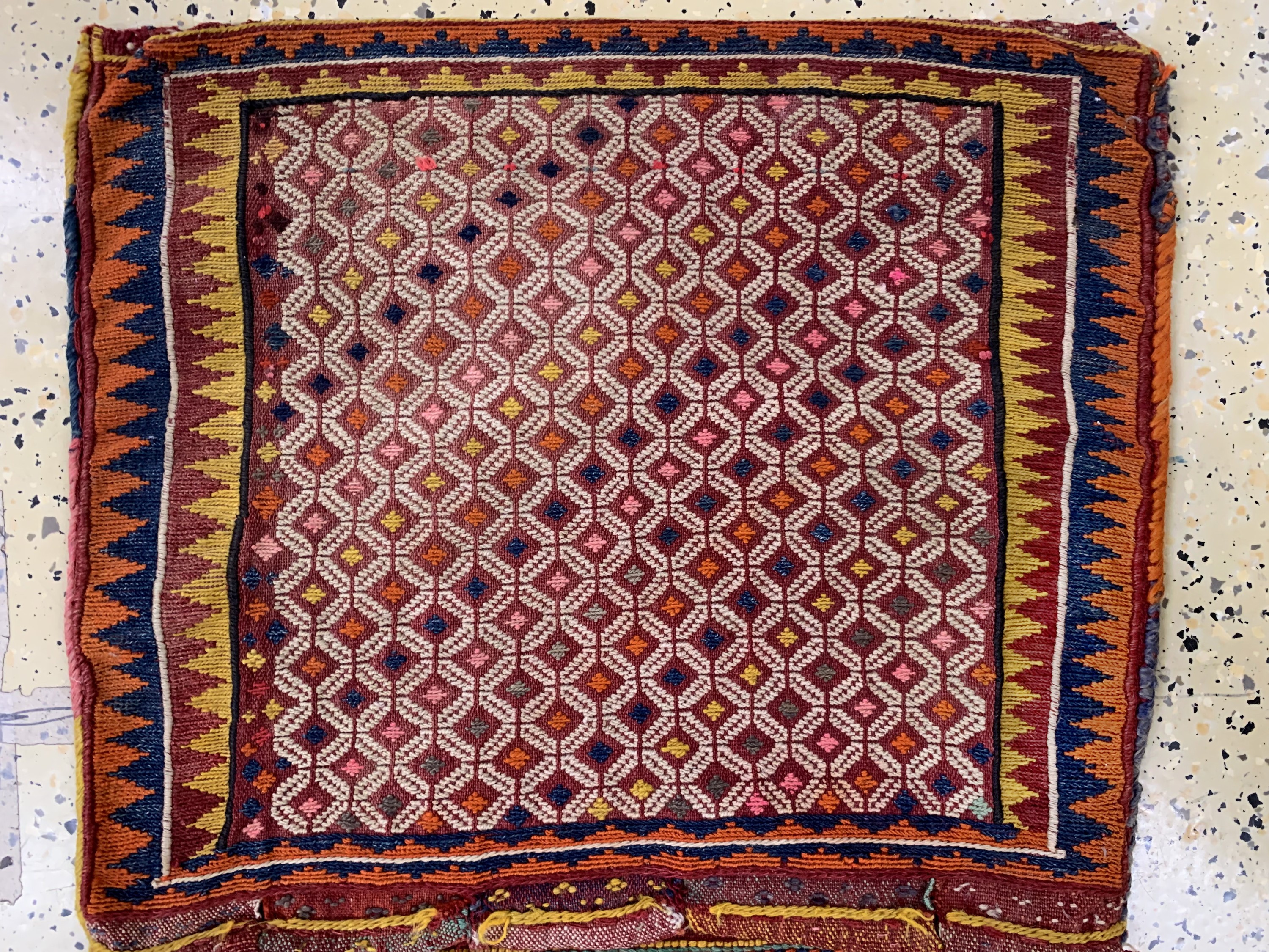 Detail c: 2 Sumakh Taschen, Türkei, Mitte 20.Jhd, Wolle auf Wolle, ca. 105 x 58 cm & ca. 54 x 50 cm, EHZ: 2