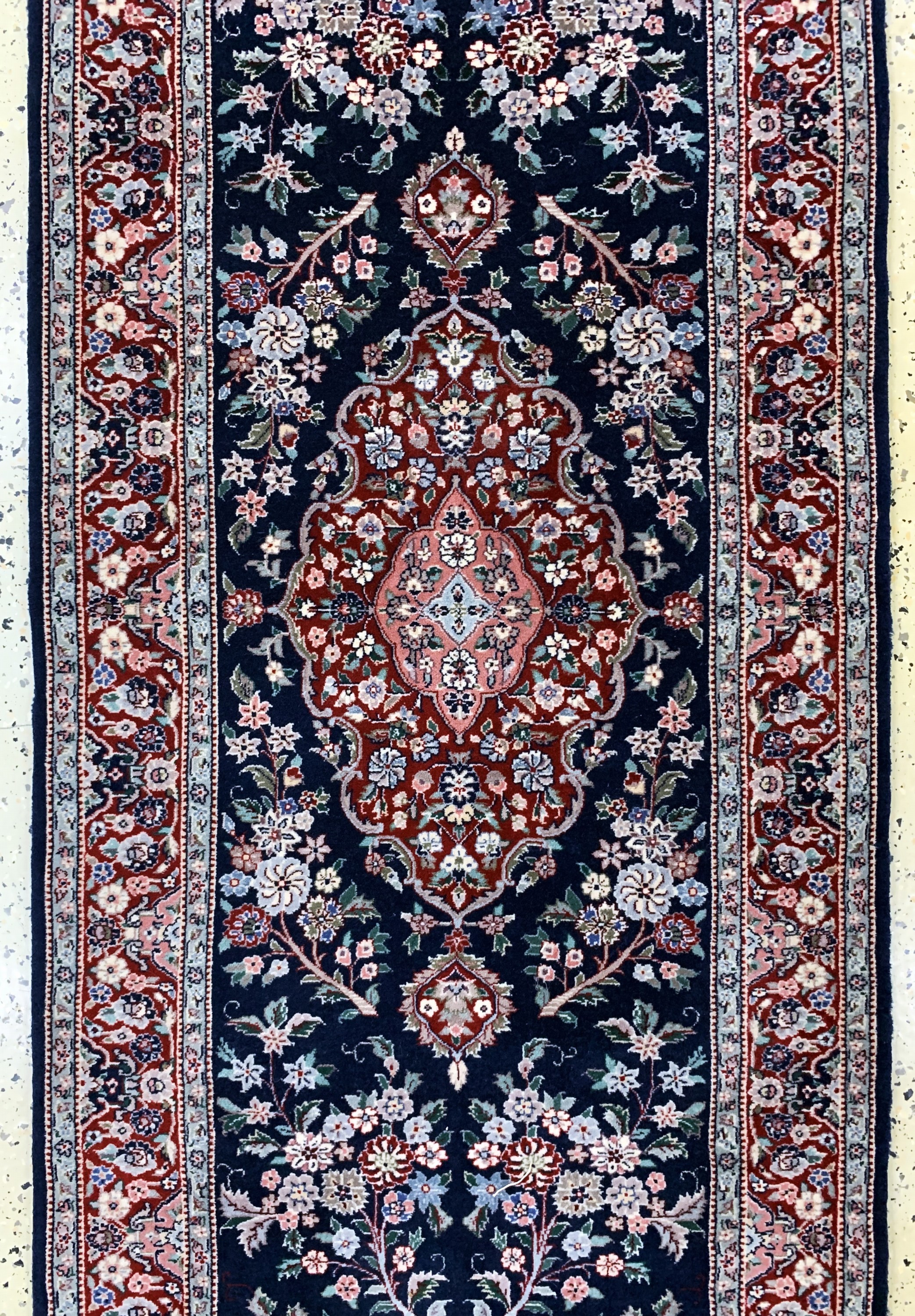 Detail b: Sarogh, China, Ende 20.Jhd, Wolle auf Baumwolle, ca. 305 x 80 cm, EHZ: 1-2