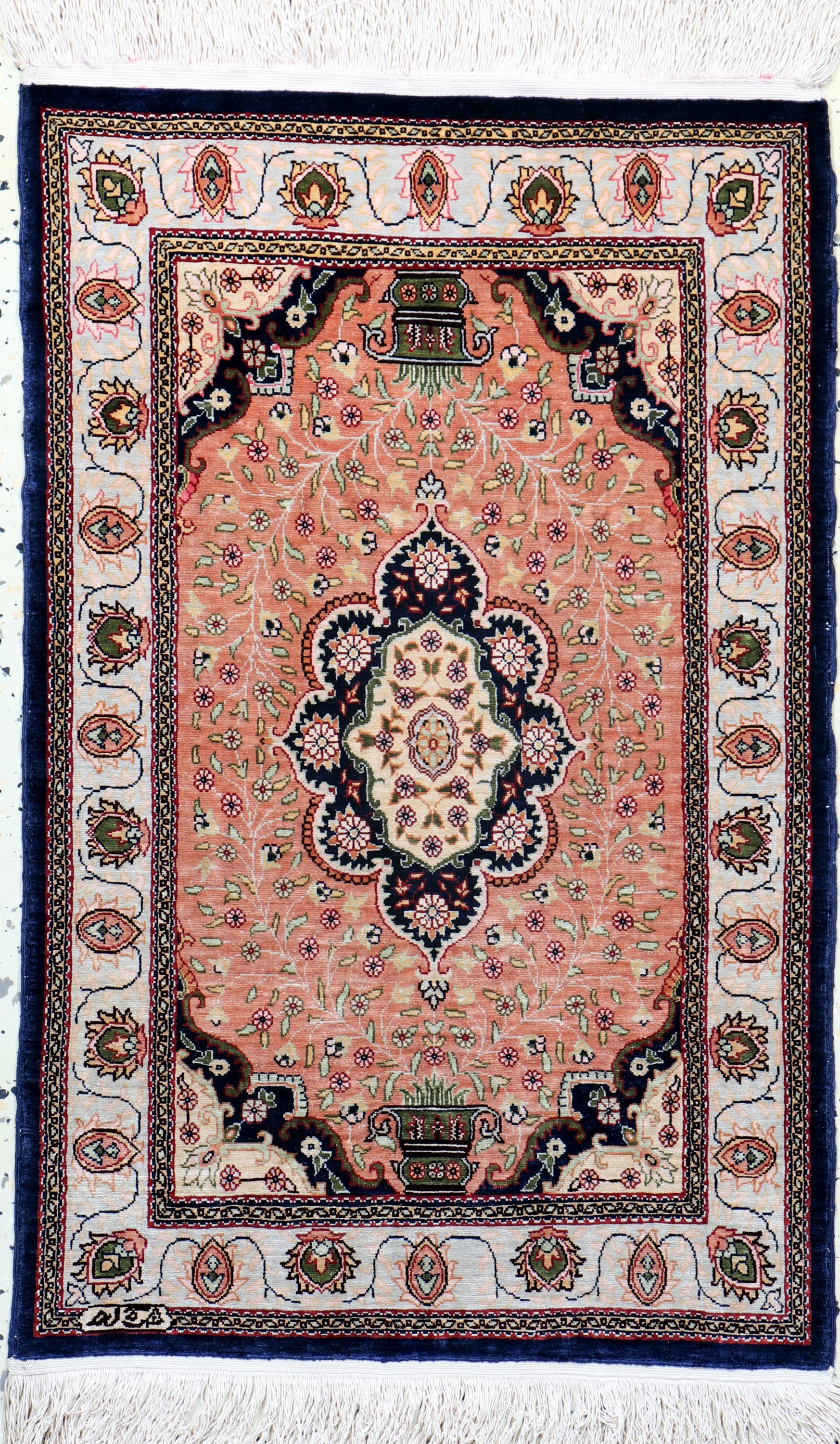 Hereke Seide signert, Türkei, Ende 20.Jhd, reine Naturseide, ca. 70 x 46 cm, nahezu neuwertig