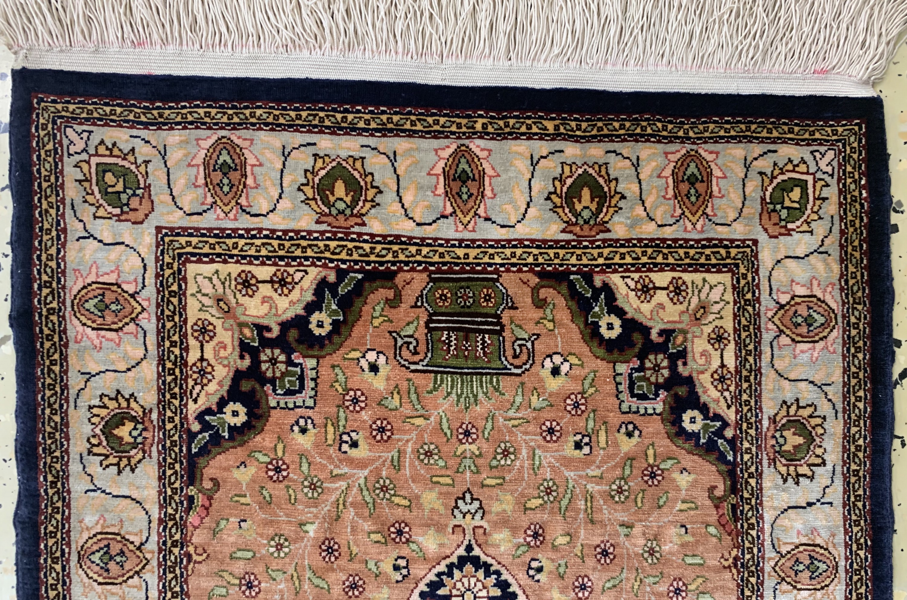 Detail a: Hereke Seide signert, Türkei, Ende 20.Jhd, reine Naturseide, ca. 70 x 46 cm, nahezu neuwertig