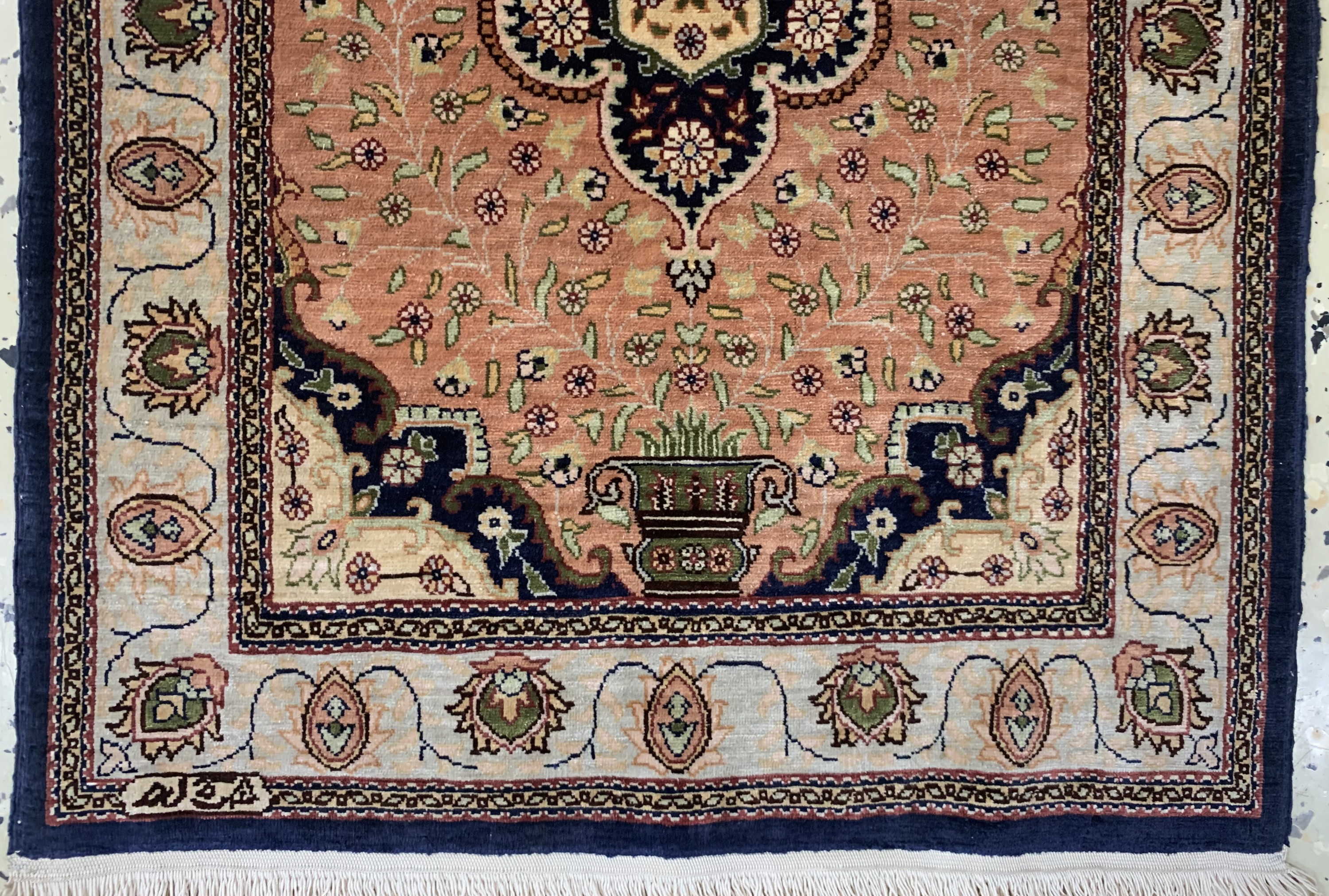 Detail c: Hereke Seide signert, Türkei, Ende 20.Jhd, reine Naturseide, ca. 70 x 46 cm, nahezu neuwertig