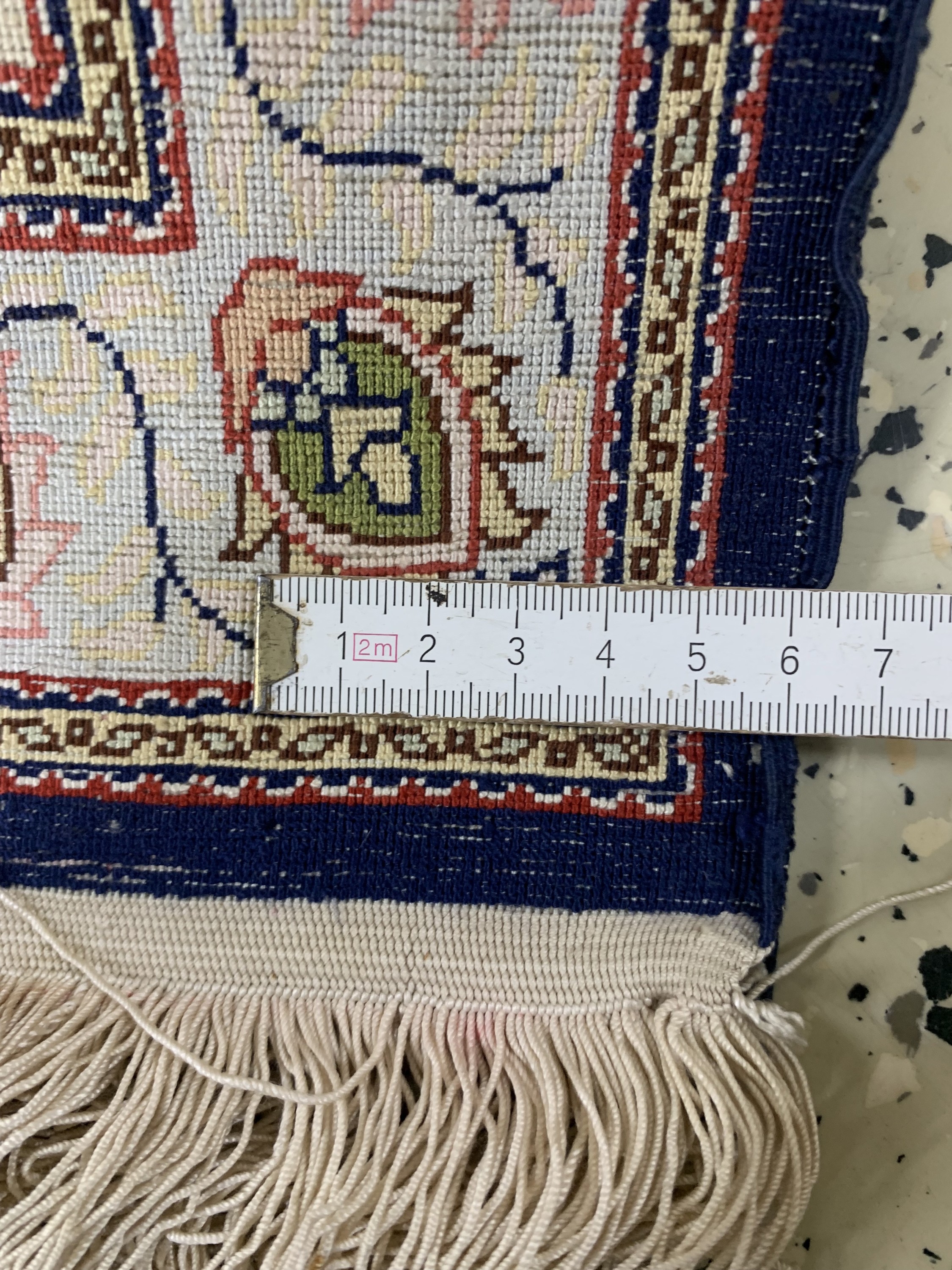 Detail d: Hereke Seide signert, Türkei, Ende 20.Jhd, reine Naturseide, ca. 70 x 46 cm, nahezu neuwertig