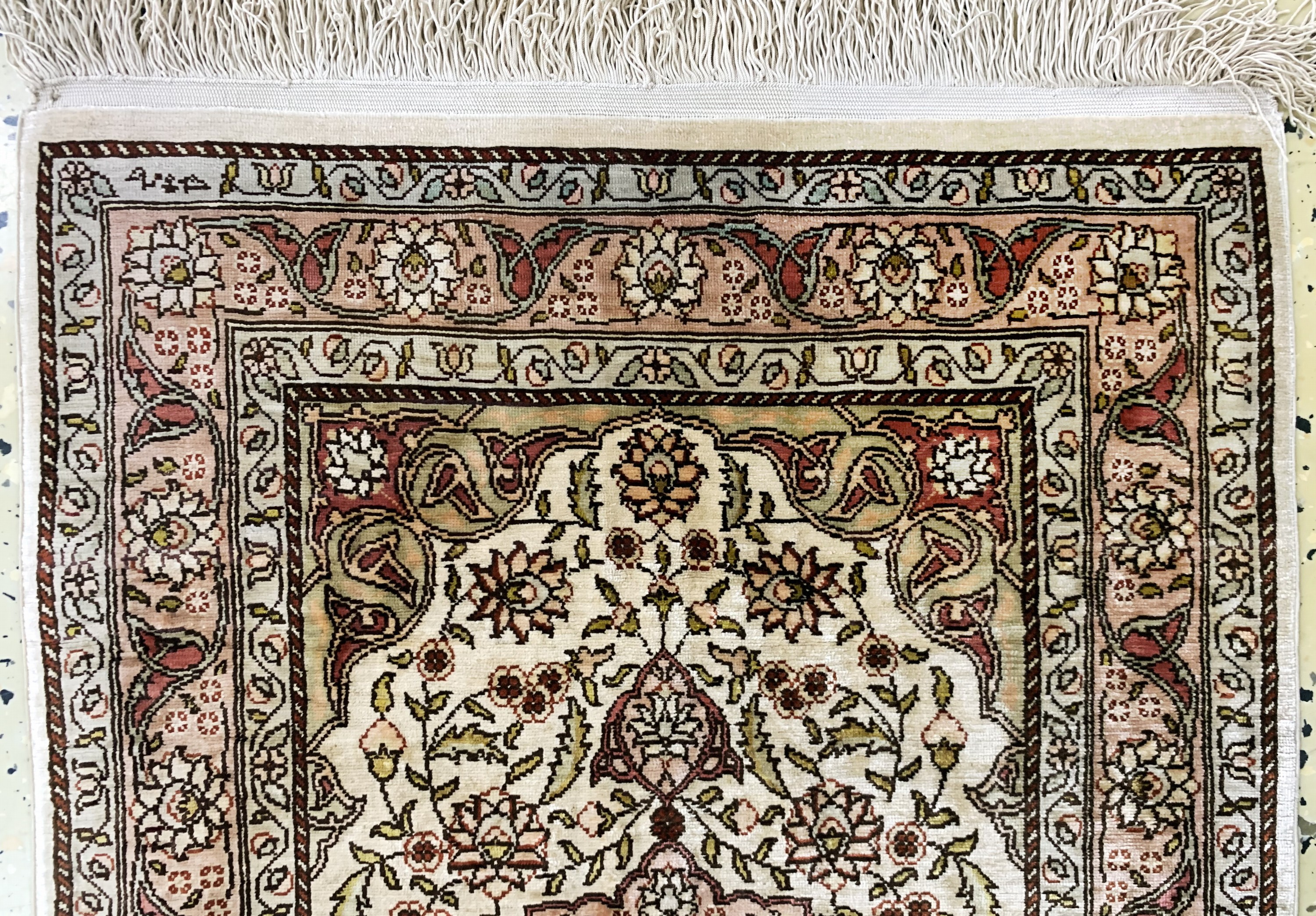 Detail a: Hereke Seide signiert, Türkei, Ende 20.Jhd,reine Naturseide, ca. 70 x 48 cm, nahezu neuwertig
