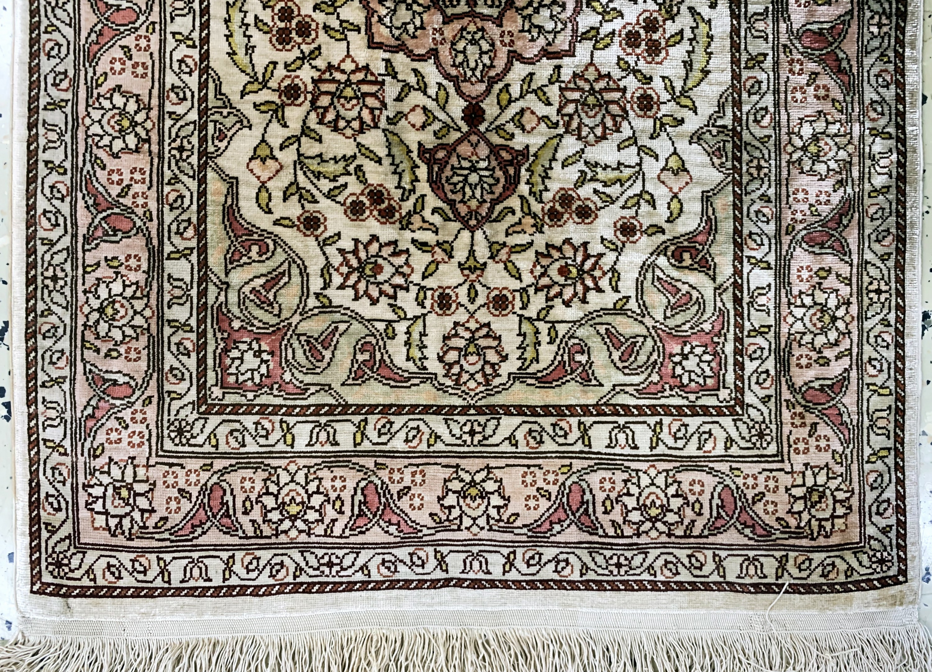 Detail b: Hereke Seide signiert, Türkei, Ende 20.Jhd,reine Naturseide, ca. 70 x 48 cm, nahezu neuwertig