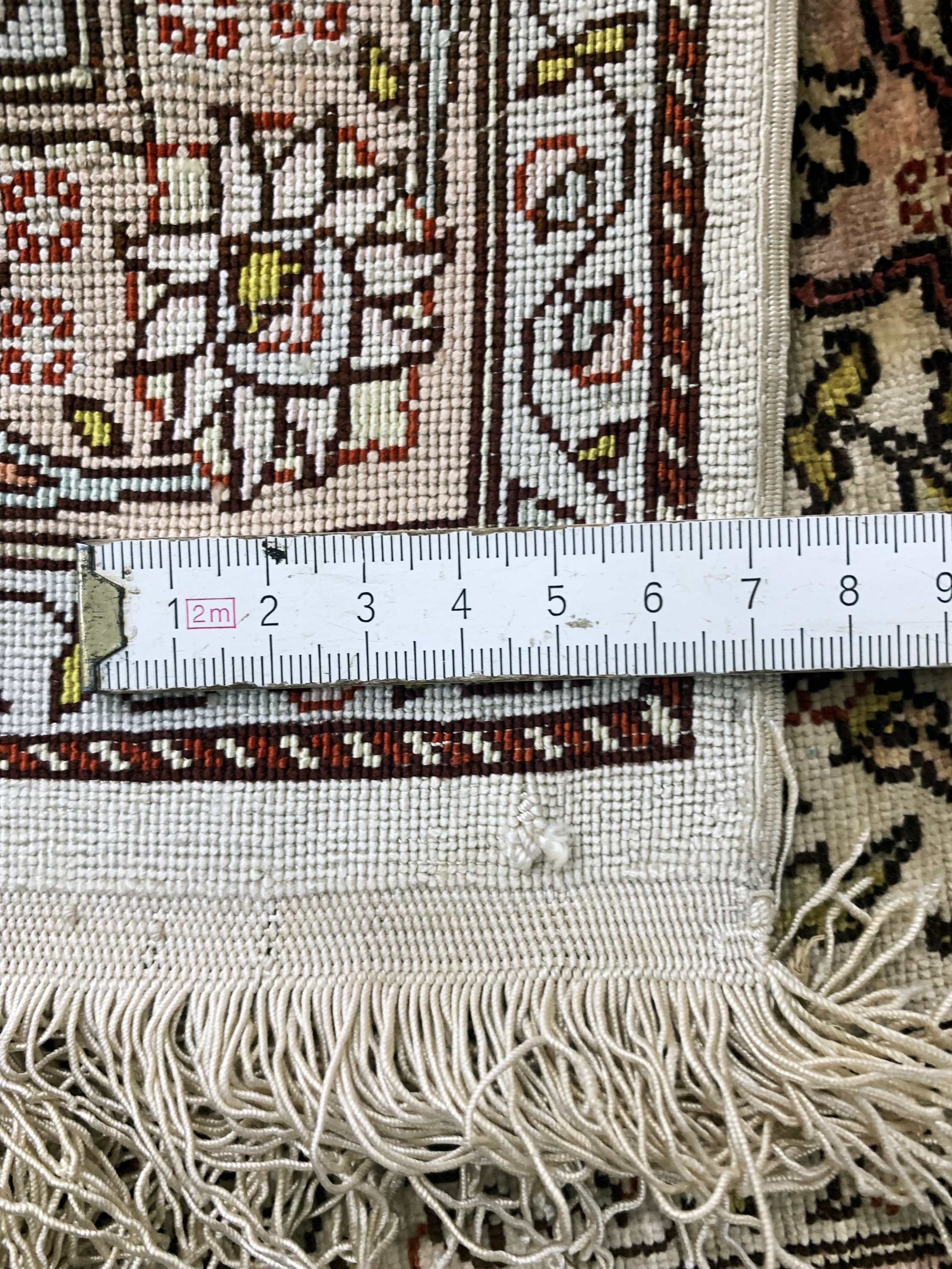 Detail d: Hereke Seide signiert, Türkei, Ende 20.Jhd,reine Naturseide, ca. 70 x 48 cm, nahezu neuwertig