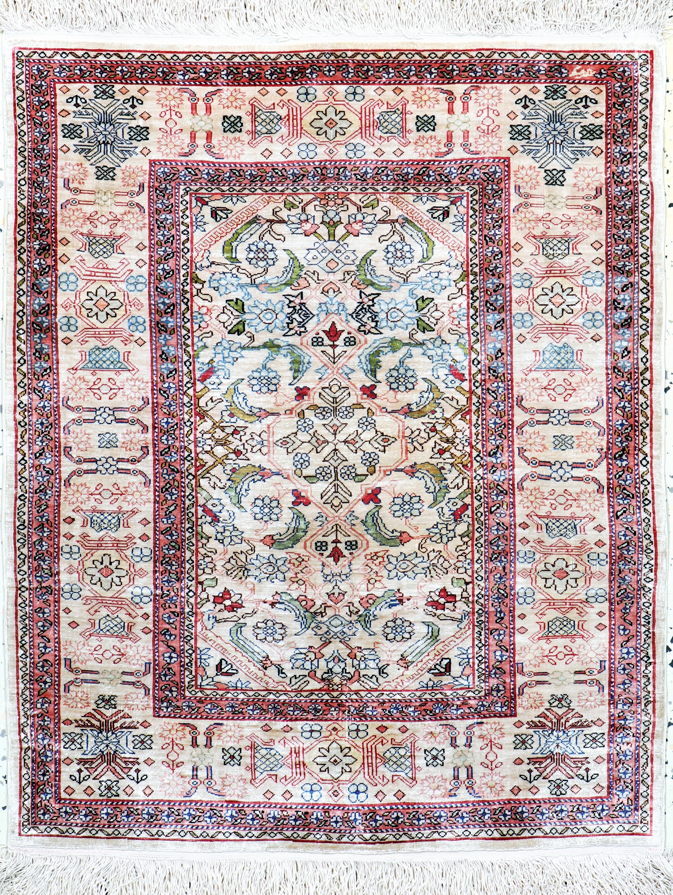Hereke Seide signiert, Türkei, Mitte 20.Jhd, reine Naturseide, ca. 69 x 57 cm, EHZ:1-2