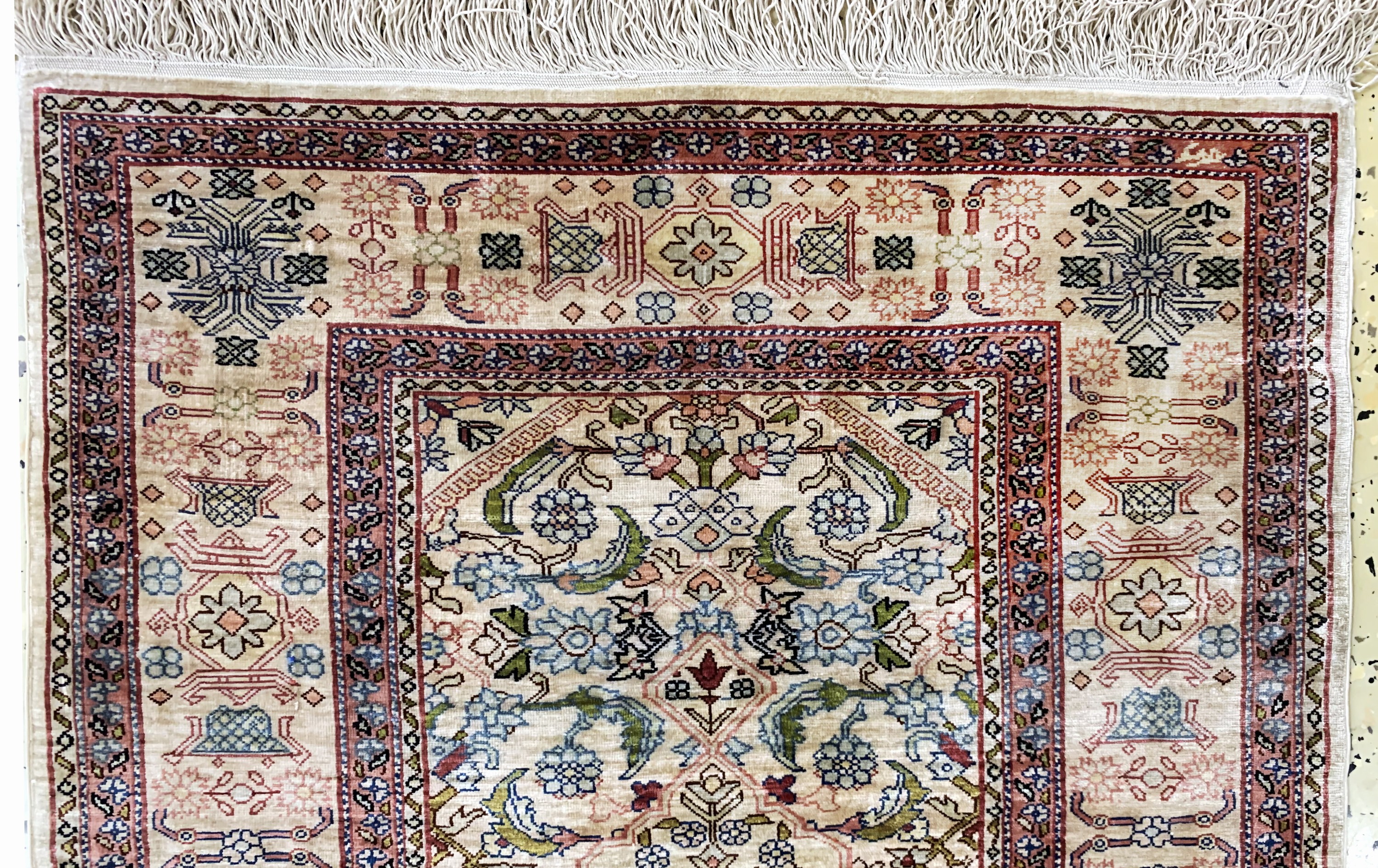 Detail a: Hereke Seide signiert, Türkei, Mitte 20.Jhd, reine Naturseide, ca. 69 x 57 cm, EHZ:1-2