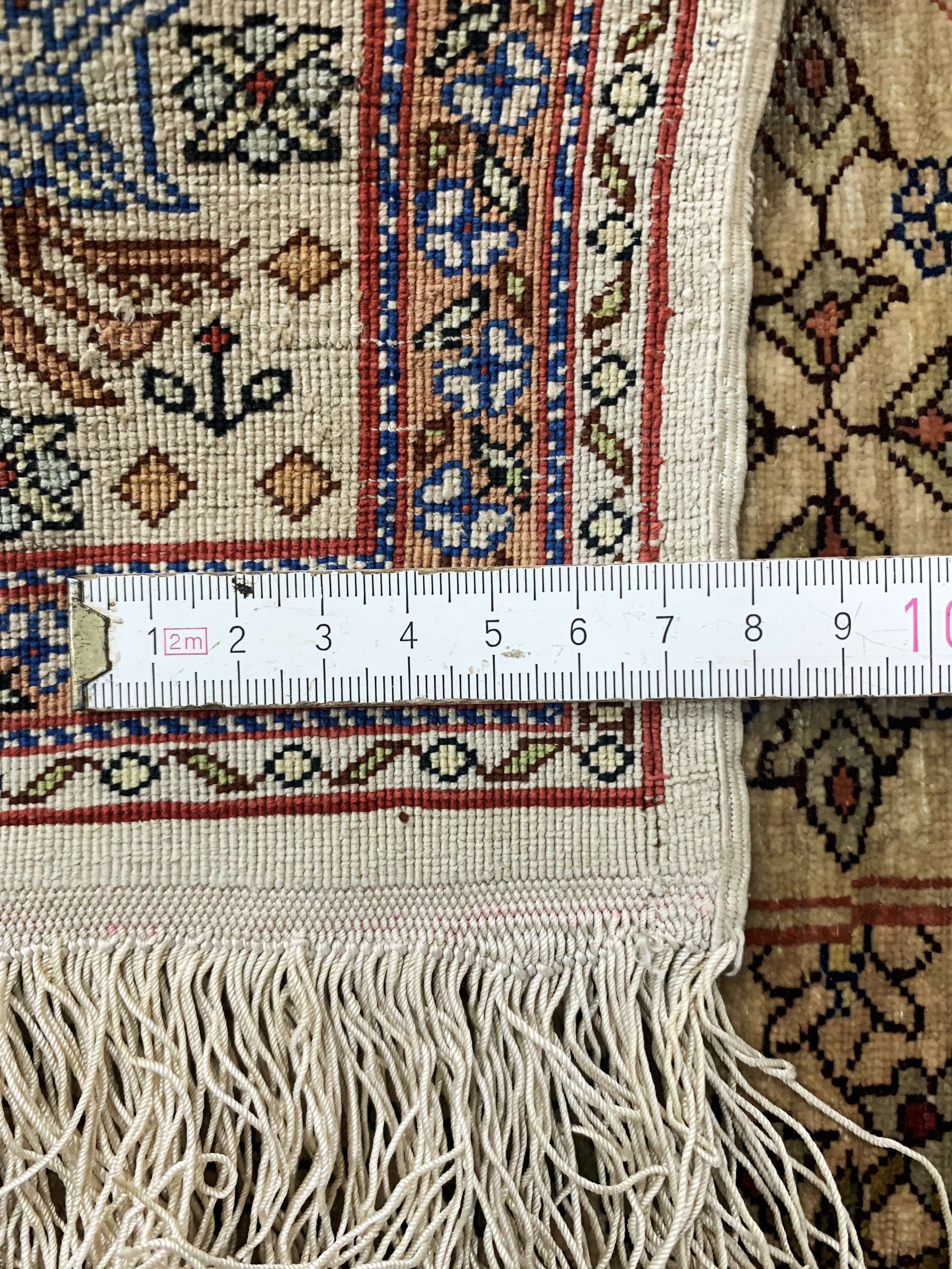 Detail d: Hereke Seide signiert, Türkei, Mitte 20.Jhd, reine Naturseide, ca. 69 x 57 cm, EHZ:1-2