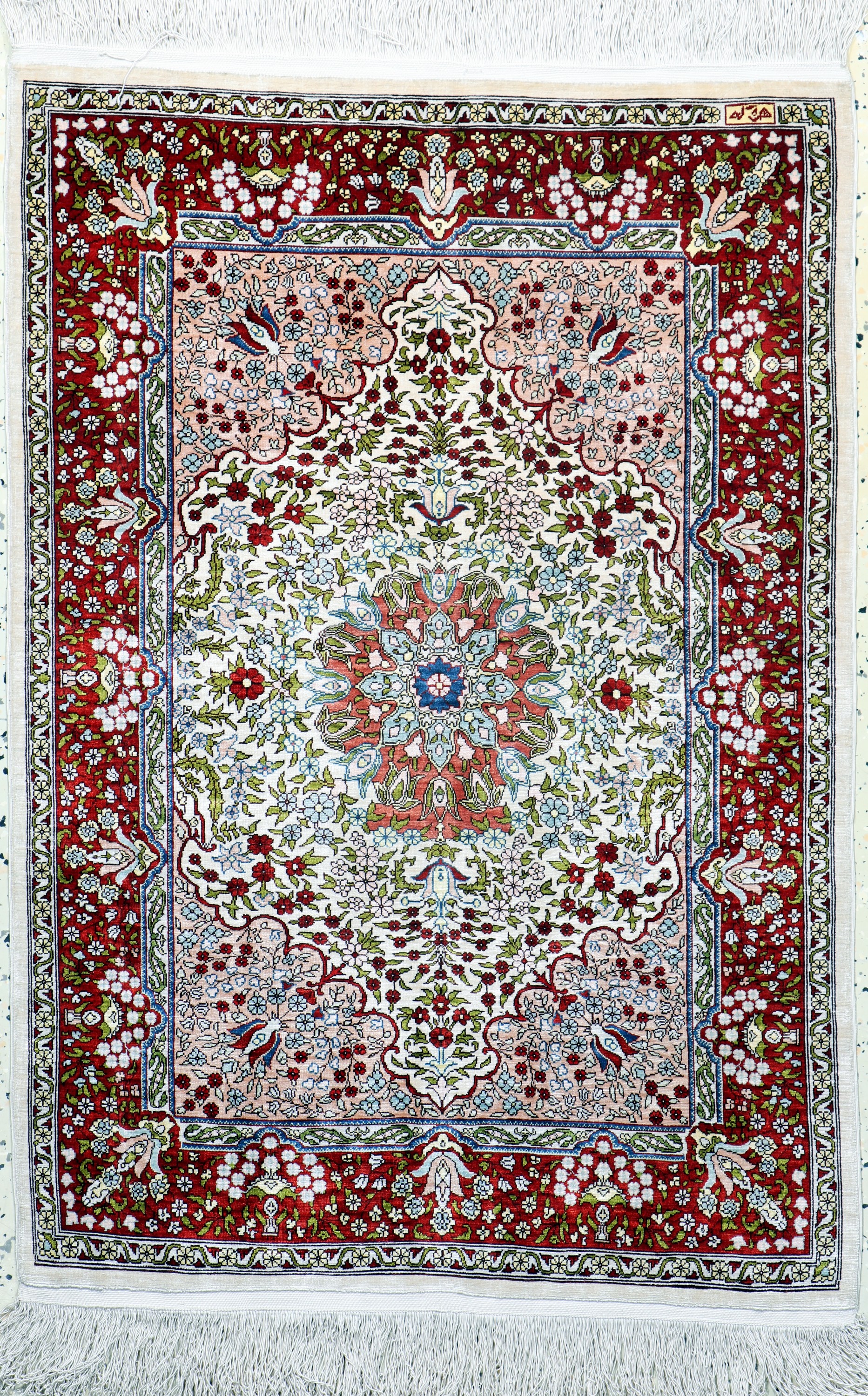 Hereke Seide signiert, Türkei, Mitte 20.Jhd, reine Naturseide, ca. 97 x 68 cm, ca. 1,0 Mio. Kn/qm, nahezu neuwertig