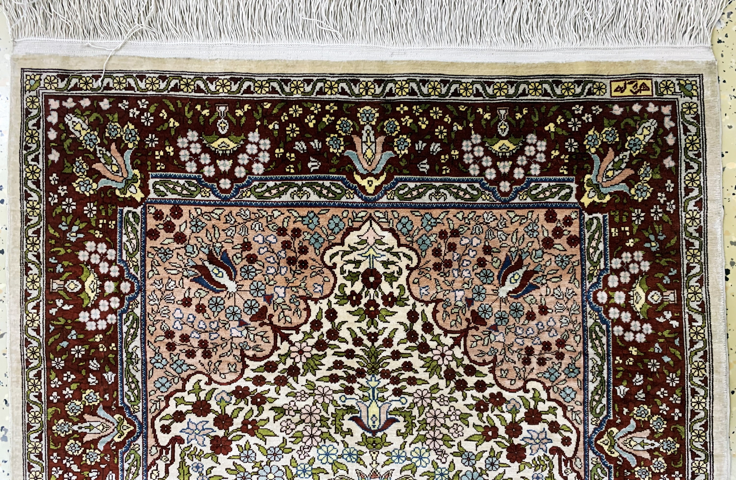 Detail a: Hereke Seide signiert, Türkei, Mitte 20.Jhd, reine Naturseide, ca. 97 x 68 cm, ca. 1,0 Mio. Kn/qm, nahezu neuwertig