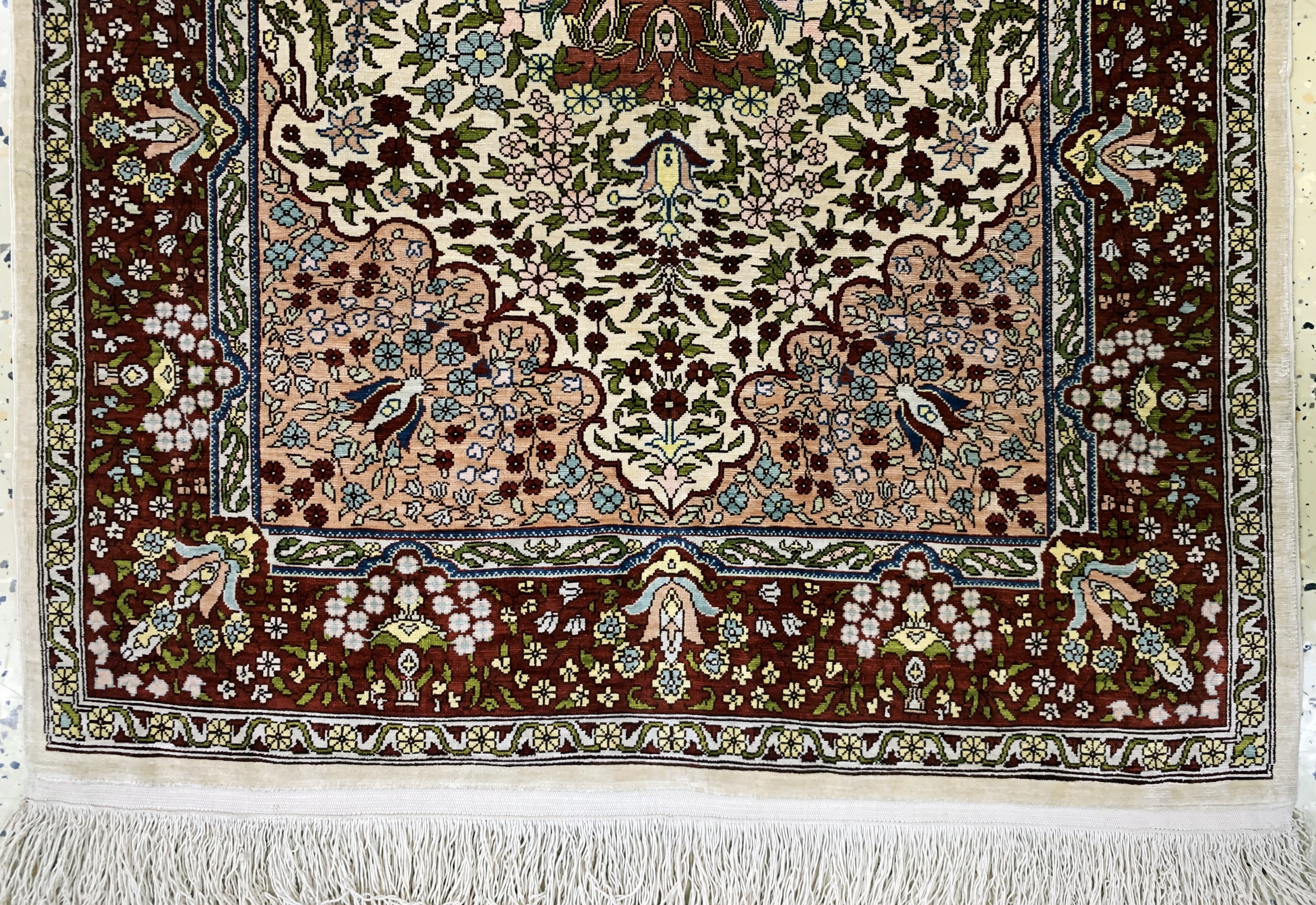 Detail b: Hereke Seide signiert, Türkei, Mitte 20.Jhd, reine Naturseide, ca. 97 x 68 cm, ca. 1,0 Mio. Kn/qm, nahezu neuwertig