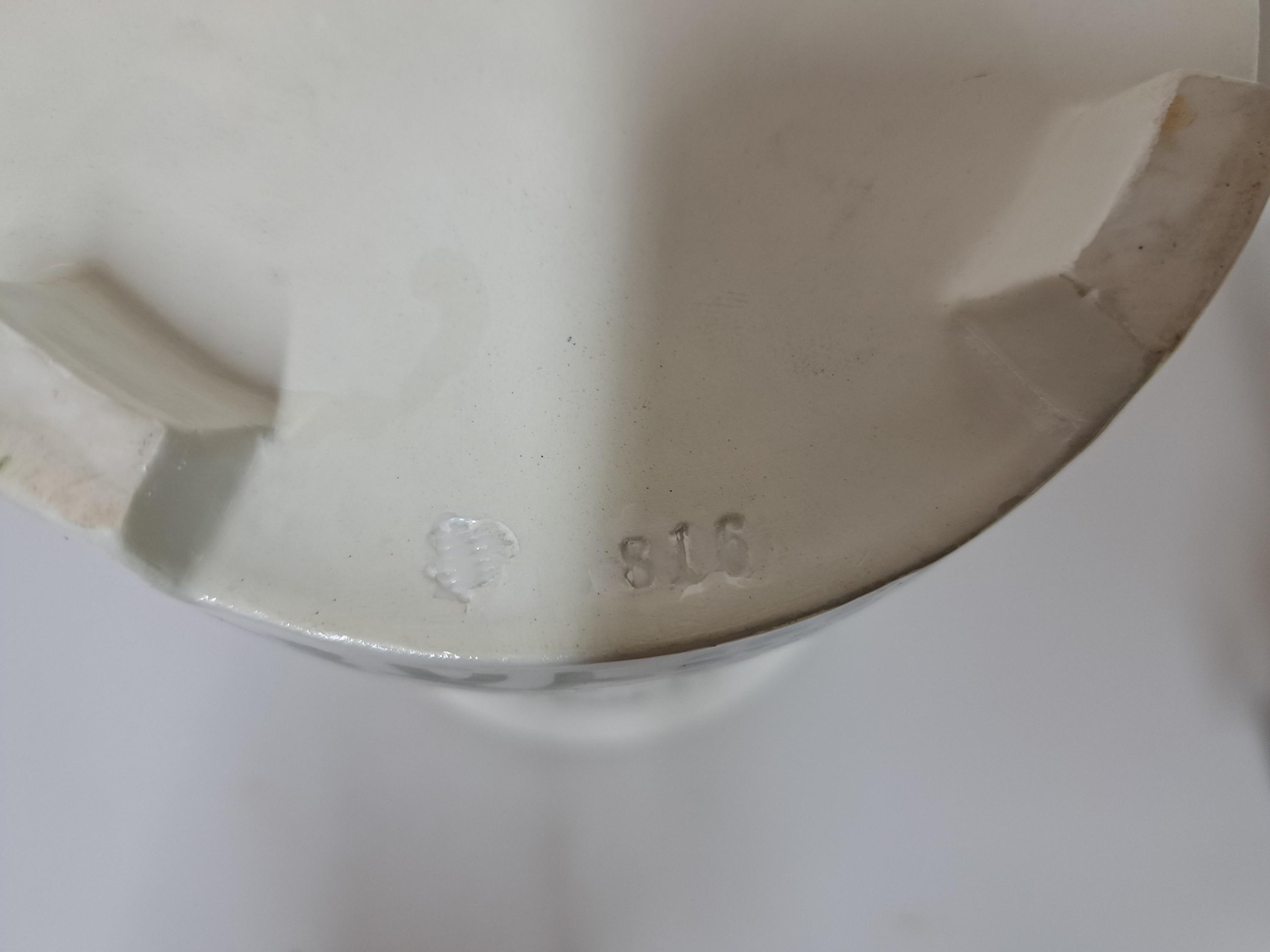 Detail c: Vase, Nymphenburg, 20.Jh., Form Nr. 816, lithografierter hell- und dunkelgrüner geometrischer Art-Deco-Dekor, H.ca. 27.5 cm
