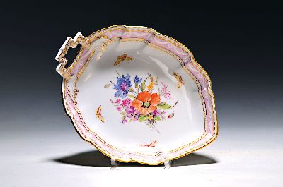 Image 26976816 - Blattschale, KPM Berlin, 2.H.20.Jh., Kurland, polychrome Bemalung mit ...