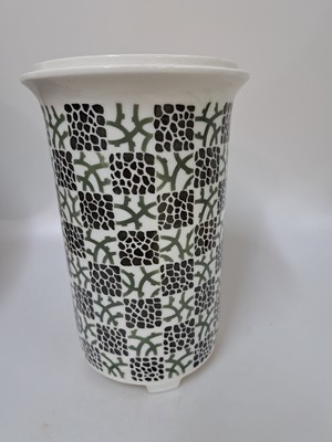 26976843a - Vase, Nymphenburg, 20.Jh., Form Nr. 816, lithografierter hell- und dunkelgrüner ...