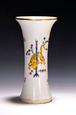 Image 26976855 - Stangenvase, Meissen, Pfeiferzeit, um 1924-33, Dekor gelber Löwe, Goldränder, ...