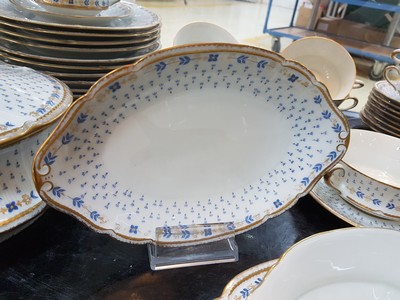 26976864d - Speiseservice, Limoges, Anjou, Porzellan, abstrakt floraler Dekor in Blau, ...