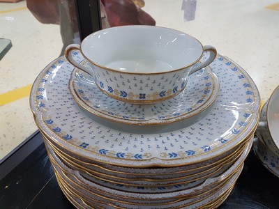 26976864e - Speiseservice, Limoges, Anjou, Porzellan, abstrakt floraler Dekor in Blau, ...