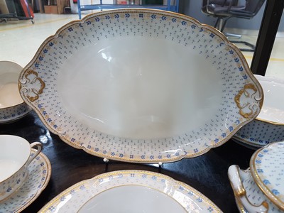 26976864f - Speiseservice, Limoges, Anjou, Porzellan, abstrakt floraler Dekor in Blau, ...