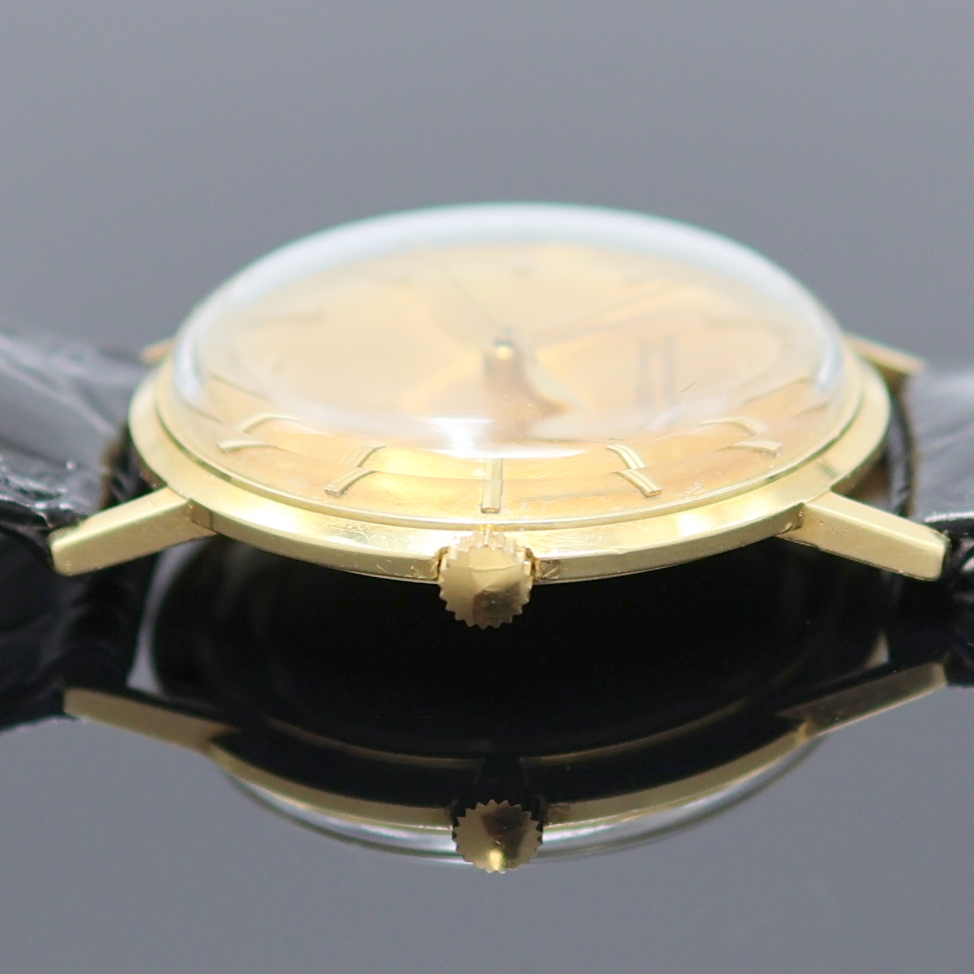 Detail d: BLANCPAIN Armbanduhr in GG 750/000, Schweiz um 1970, Automatik, Monocoque-Geh., goldfarb. Zifferbl. m. aufges. gold. Std.-Ind. fl., gold. Zeiger, ...