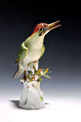 Image 26976936 - Porzellanfigur, Meissen, Anfang 20.Jh., Grünspecht auf Stamm, Modellnr. 56, Entw. ...