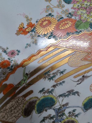 26977031e - Großer Imari Teller, Japan, um 1860-70, Porzellan, aufwändige Feldermalerei ...