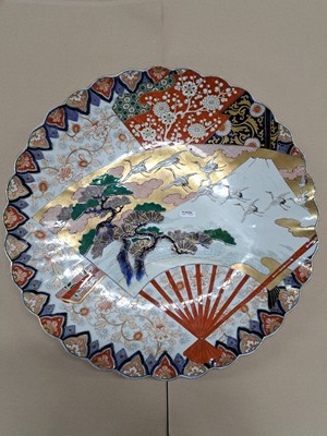 26977058a - Großer Imari Teller, China, um 1860-70, Porzellan, reiche Feldermalerei von ...