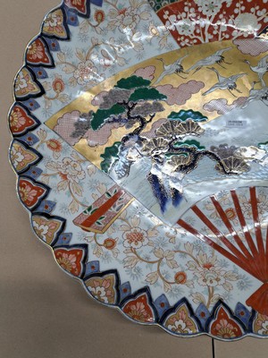 26977058f - Großer Imari Teller, China, um 1860-70, Porzellan, reiche Feldermalerei von ...