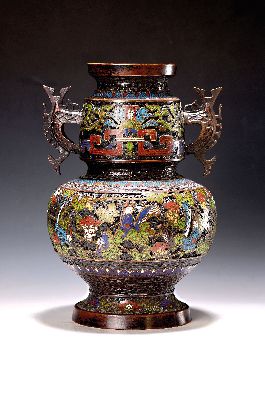 Image 26977125 - Doppelhenkelvase, China, um 1900, Bronze, bunt emailliert, mit Drachen- und Vogeldekor, ...
