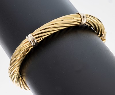 Image 26977870 - 18 kt Gold Armreif, GG/WG 750/000, hohl gearbeitet, gedreht, WG-Zierelemente, ca. 6 x ...