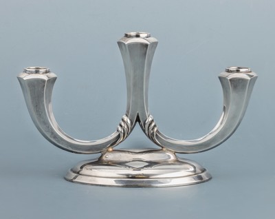 Image 26977874 - Kerzenleuchter, deutsch, um 1930, 835er Silber gefüllt, 3 flammig, schlichte ovale ...