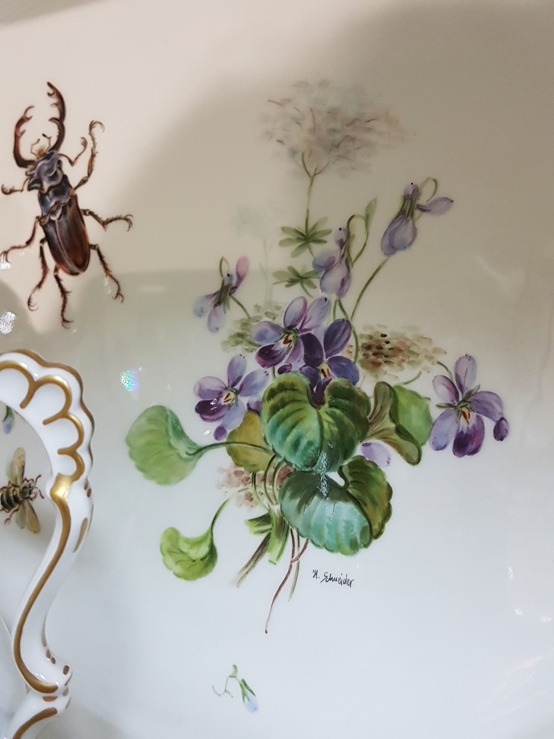 Detail f: Tete-a-tete, 20. Jh., Lindner Porzellan, Porzellanmalerei H. Schneider, Saalfeld Thüringen, bez. Handmalerei, qualitätvoller floraler Dekor von ...