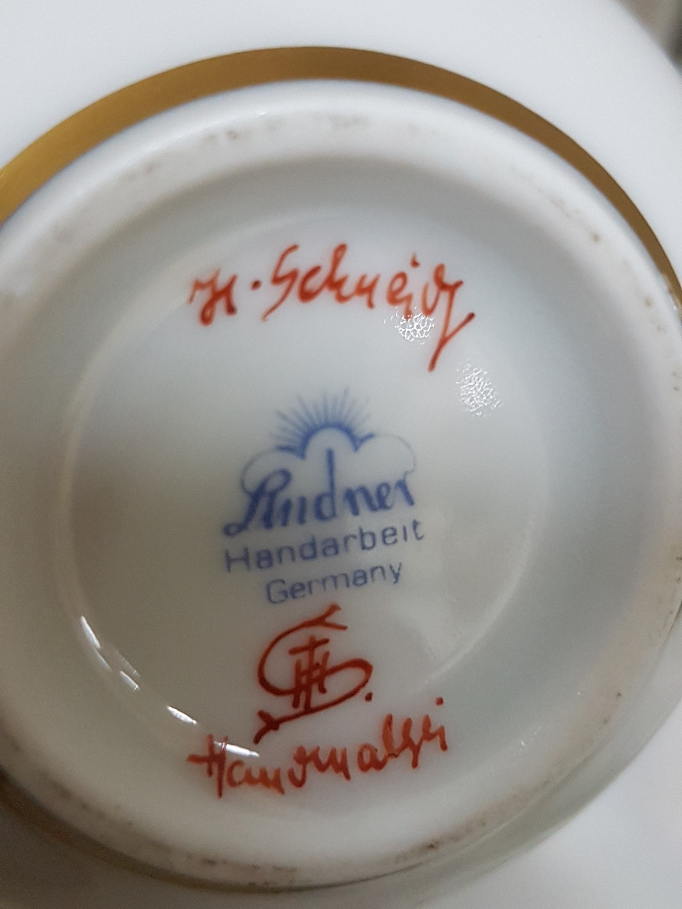 Detail g: Tete-a-tete, 20. Jh., Lindner Porzellan, Porzellanmalerei H. Schneider, Saalfeld Thüringen, bez. Handmalerei, qualitätvoller floraler Dekor von ...
