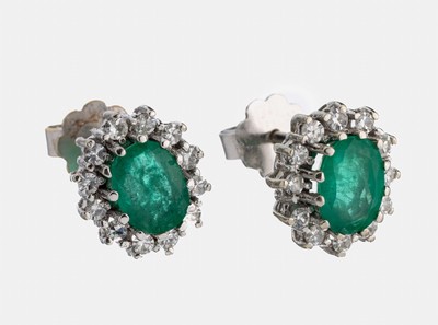 Image 26978067 - Paar 14 kt Gold Smaragd-Diamant-Ohrstecker, WG 585/000, 2 ovalfacett. Smaragde zus. ca. ...