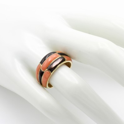 26978076a - Ring mit Koralle und Perlmutt, GG 585/000, Korall- und schwarze Perlmutteinlagen im ...