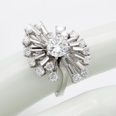 26978340a - Ring mit Brillanten, WG 750/000, anged. Fächerform, mittig gef. Brill. ca. 0.75 ct ...