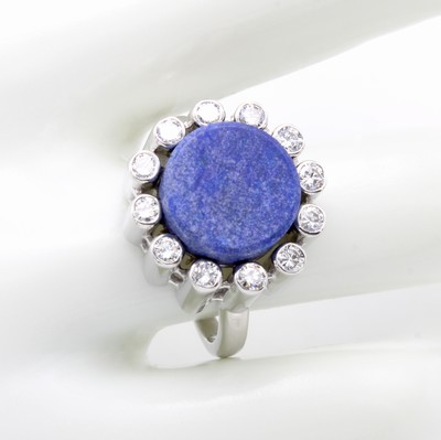 Image Ring mit Lapislazuli und Brillanten, WG 750/000, runde Lapislazulischeibe umgeben v. 12 ...