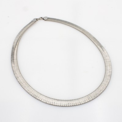 26978637a - Collier, 925er silber, schraffierte Ober- fläche, Karabinerschl., L. ca. 45 cm