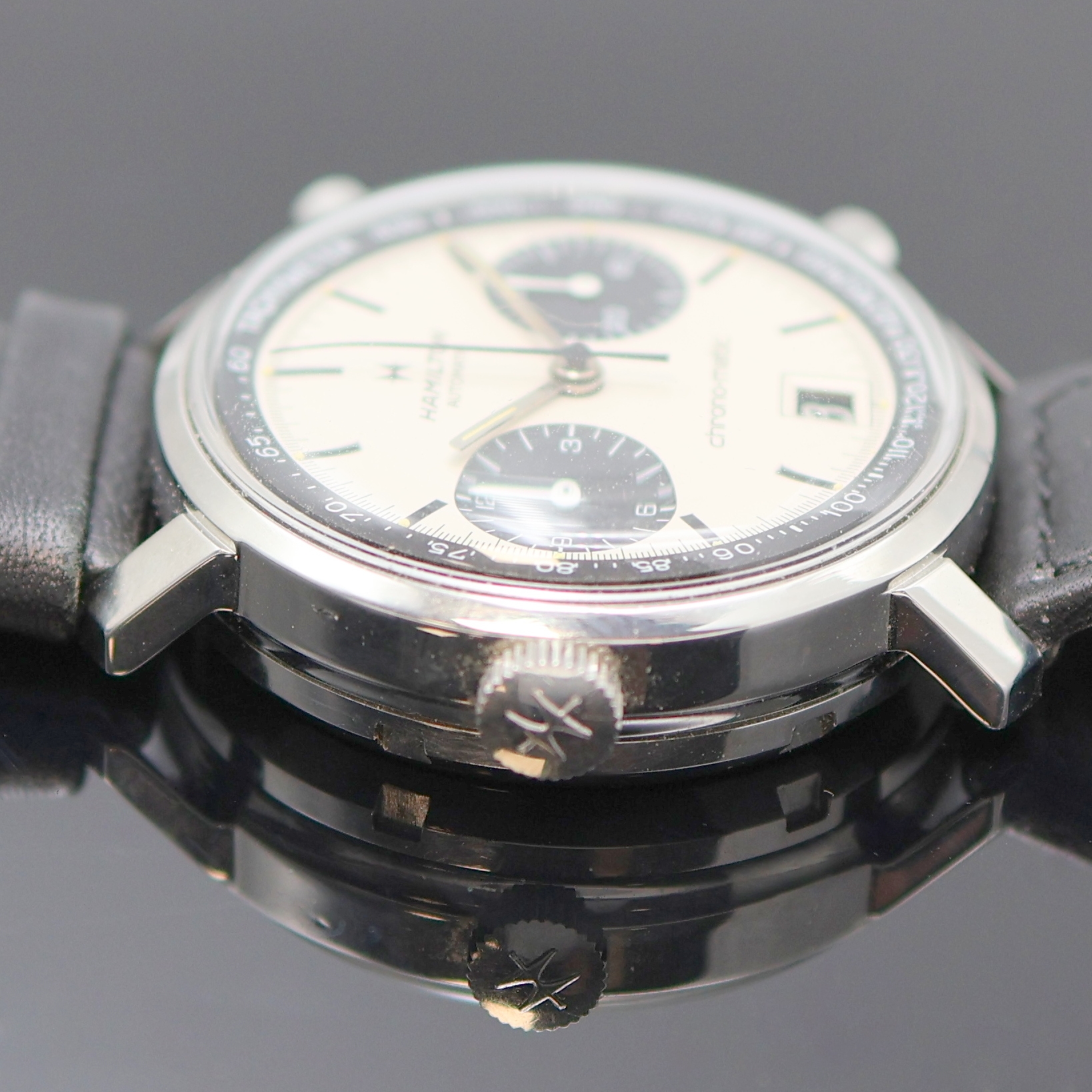 Detail b: HAMILTON Chrono-Matic Armbandchronograph in Stahl, Schweiz um 1970, Automatik, Boden verschr., Krone b. 9, silb. Zifferbl. m. silb. Leuchtzeiger, 12 ...