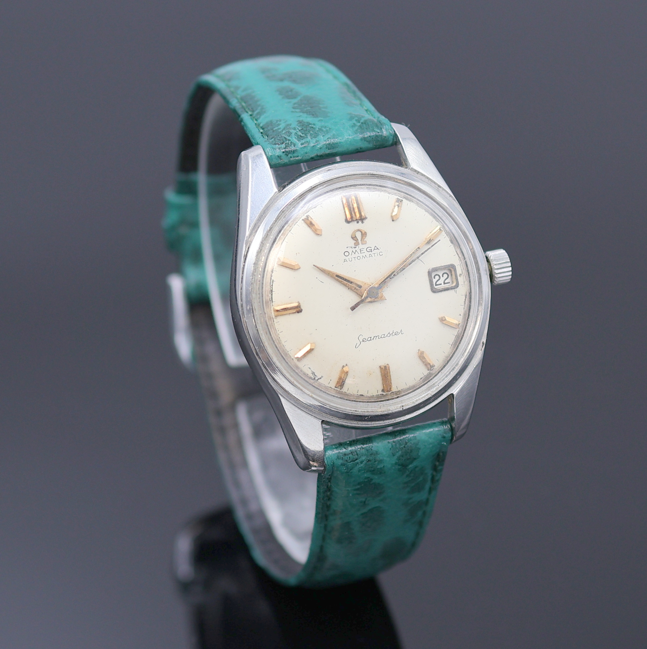 Detail b: OMEGA Seamaster Armbanduhr in Stahl Referenz 14744, Schweiz um 1961, Automatik, verschr. Boden m. Seamaster-Logo, silb. Zifferbl. fl./pat., aufges. ...