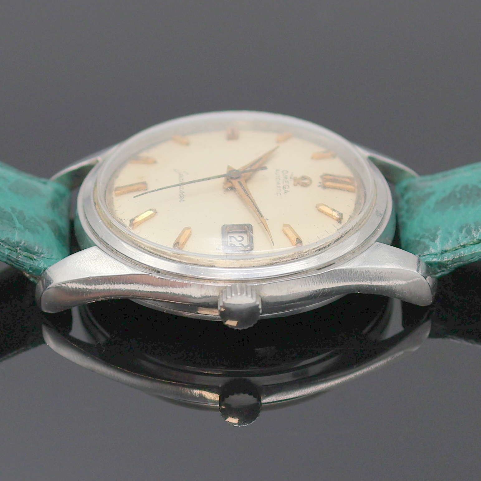 Detail d: OMEGA Seamaster Armbanduhr in Stahl Referenz 14744, Schweiz um 1961, Automatik, verschr. Boden m. Seamaster-Logo, silb. Zifferbl. fl./pat., aufges. ...