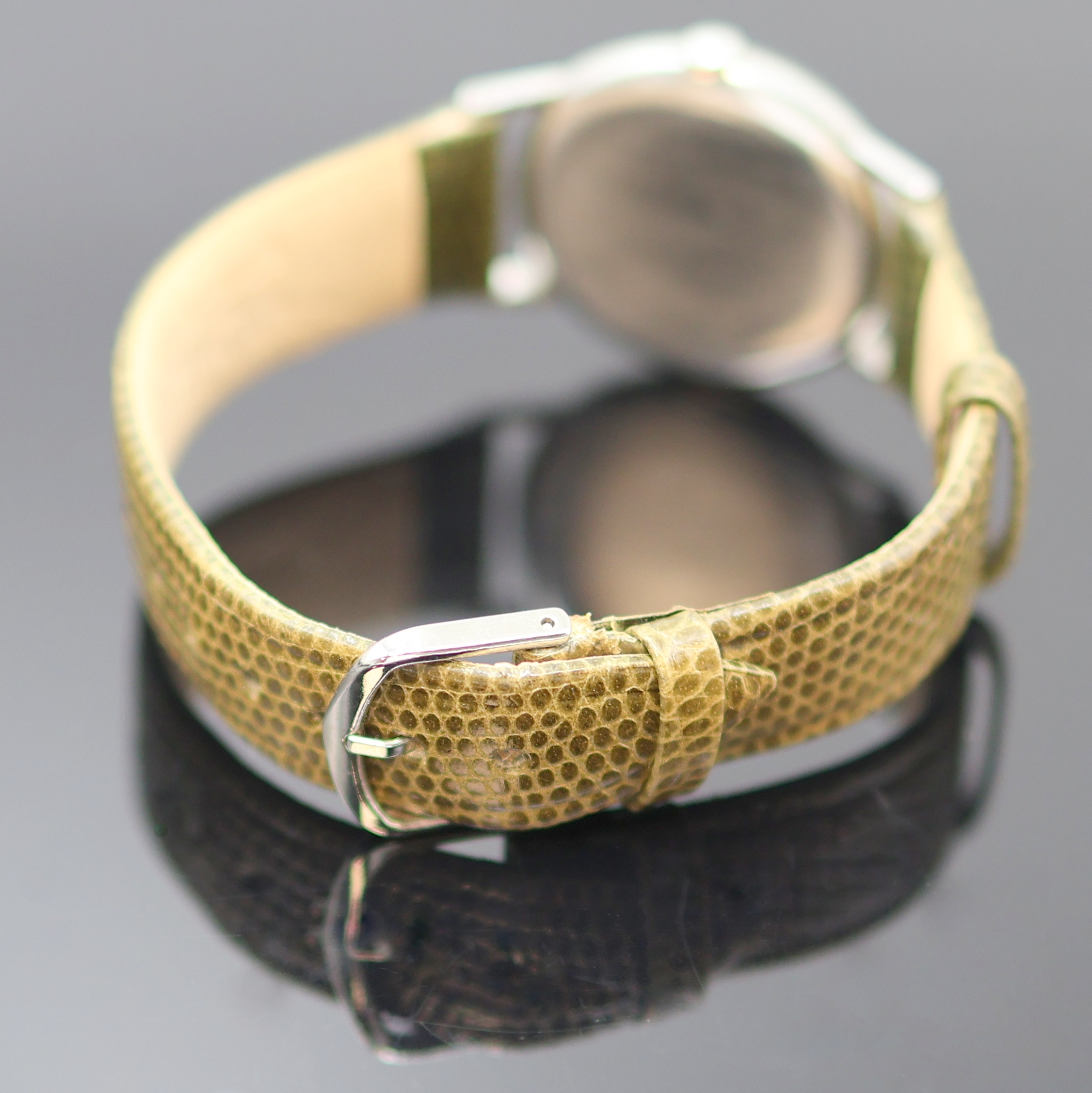Detail c: OMEGA Armbanduhr in Stahl Referenz 2395/3, Schweiz um 1948, Handaufzug, Boden aufgedr., silb. Zifferbl. pat./fl., arab. Zahlen, silb. Zeiger, kl. ...