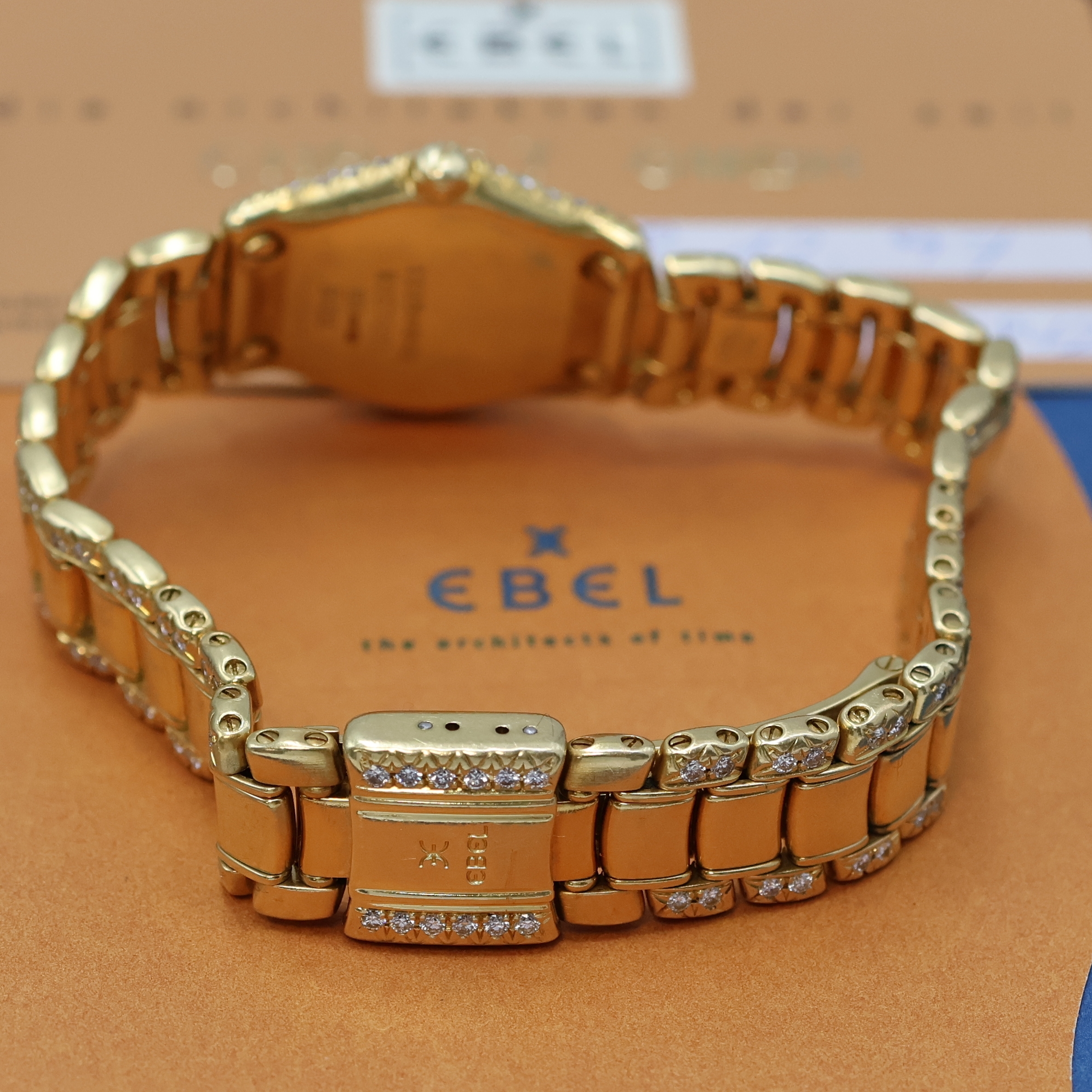 Detail b: EBEL 1911 diamantbesetzte Damenarmbanduhr in GG 750/000, Schweiz lt. beiliegenden orig. Papieren verk. 1997, quarz, 2-tlg. Geh., 5- fach über ...