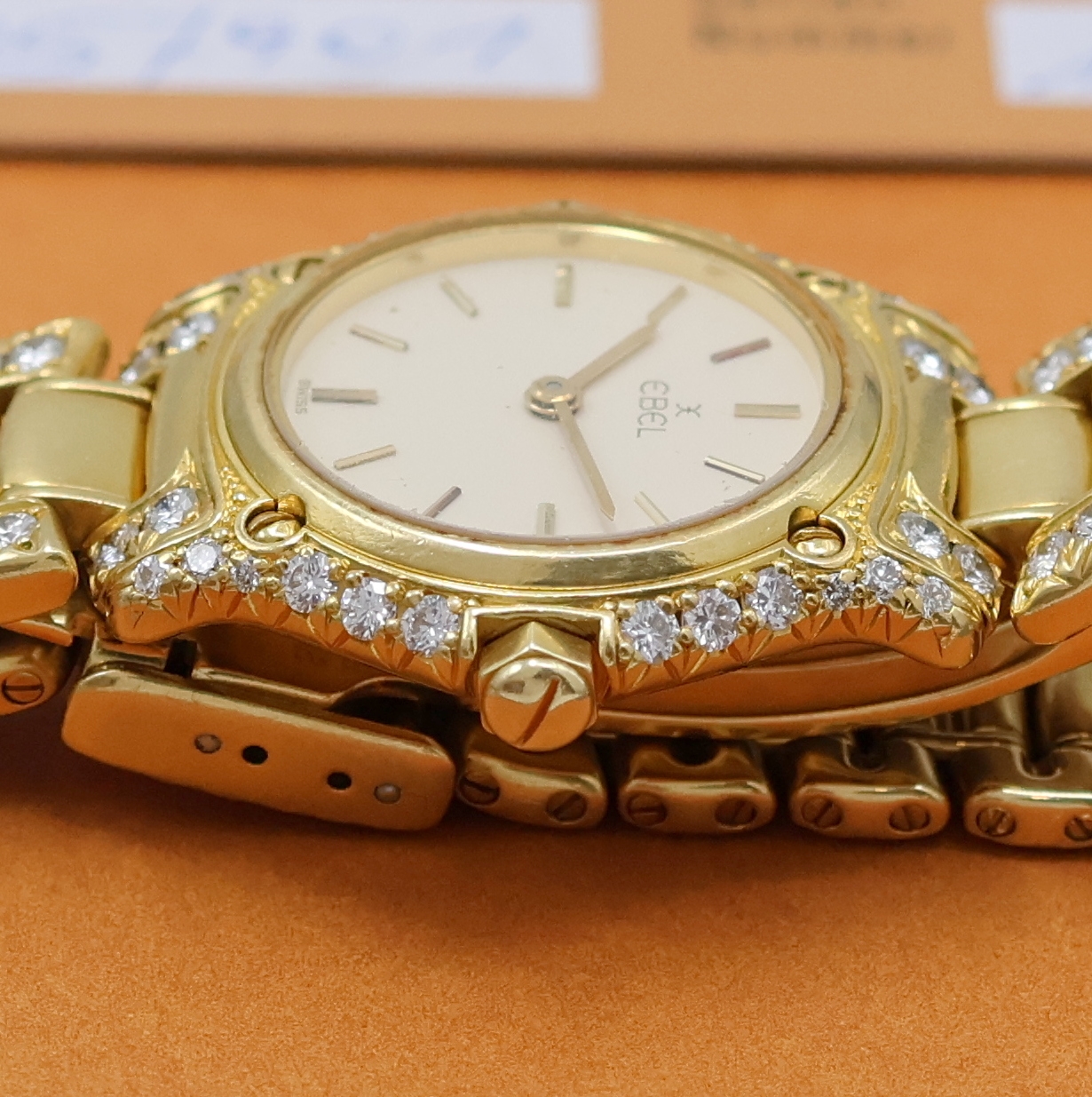 Detail c: EBEL 1911 diamantbesetzte Damenarmbanduhr in GG 750/000, Schweiz lt. beiliegenden orig. Papieren verk. 1997, quarz, 2-tlg. Geh., 5- fach über ...