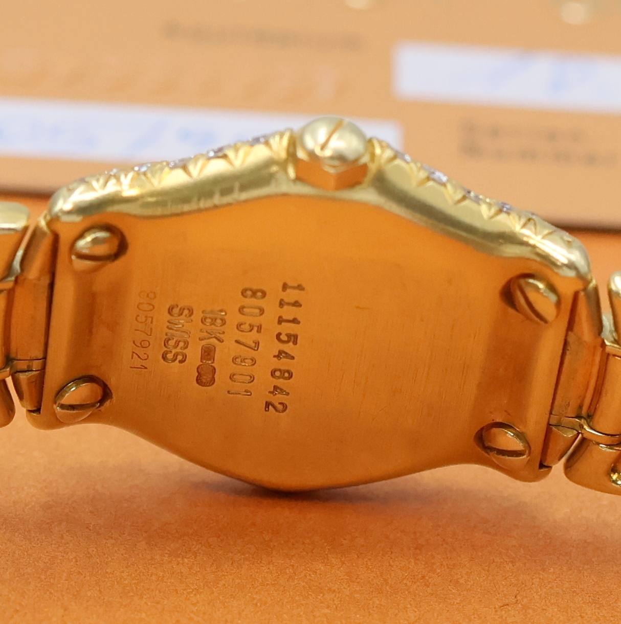 Detail d: EBEL 1911 diamantbesetzte Damenarmbanduhr in GG 750/000, Schweiz lt. beiliegenden orig. Papieren verk. 1997, quarz, 2-tlg. Geh., 5- fach über ...