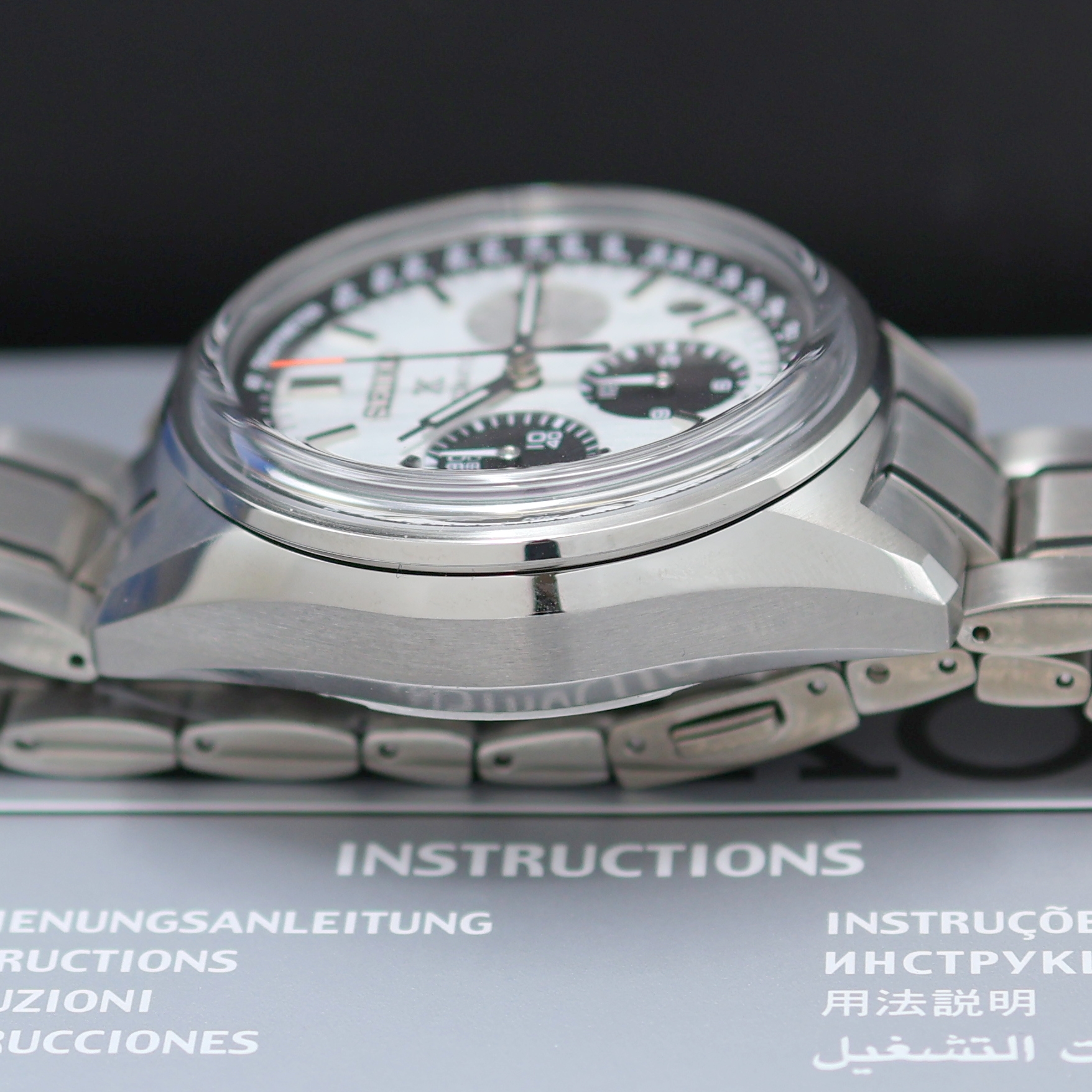 Detail e: SEIKO Prospex nahezu neuwertiger, auf 1000 Stück limitierter Armbandchronograph in Stahl Referenz SRQ029J1, Japan um 2019, Automatik, beids. vergl. ...